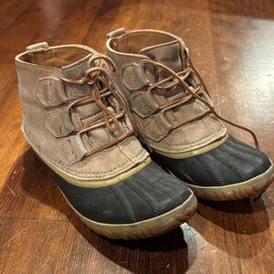 Sorel Tan and Black Duck Boots 7
